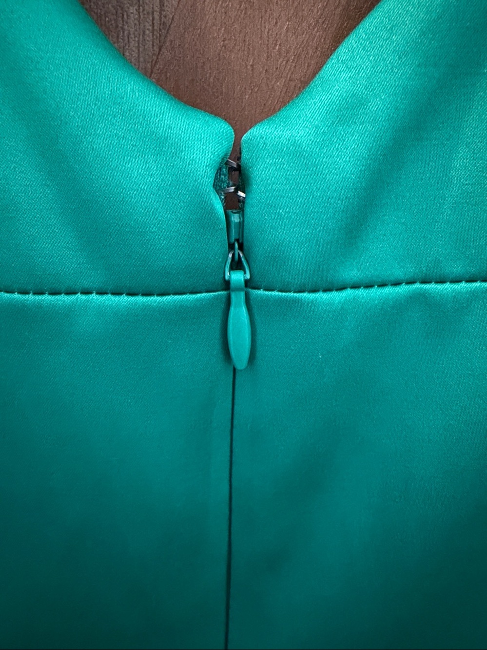 🇨🇦LE CHATEAU Gorgeous Emerald Green Form Fitting Dress SIZE XXS - Picture 10 of 12